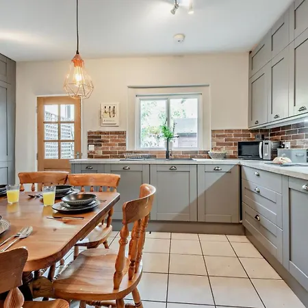 4 Bed In Oc-92181 קוקרמאות'