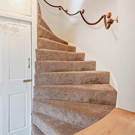 4 Bed In Oc-92181